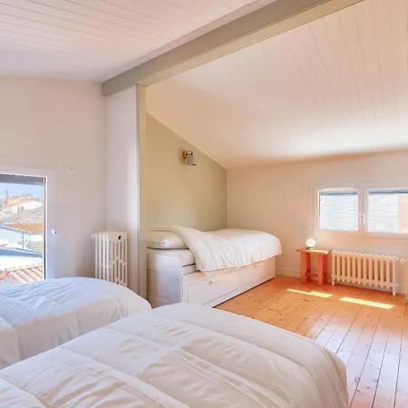 Maison Pour 6 Adultes,2enfants Avec Jardin 別荘 レ・サ​​ーブル・ドロンヌ